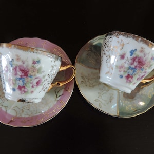 Set of two cups and saucers - Porcelain - Japan -