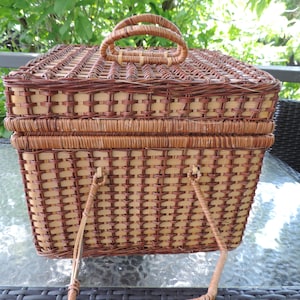 Picnic basket - wicker basket - vintage