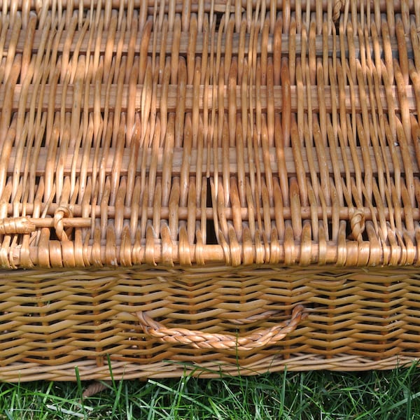 Wicker case - large wicker basket with lid - vintage