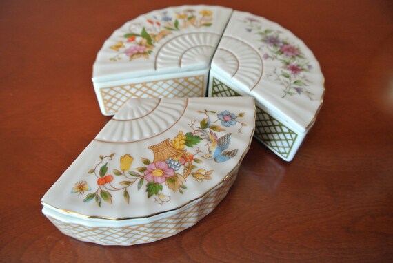 Boîtes à bijoux - ensemble de trois boîtes en porcelaine avec couvercle- Japon