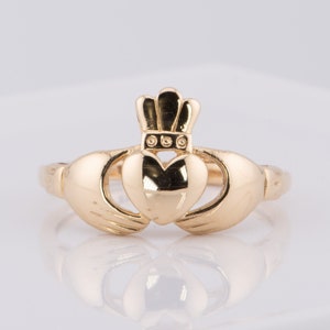 14K Gold Claddagh Ring Traditional Celtic Design Fine Gift for Her Classic Friendship Best Friend Irish Ireland Symbol Love Loyalty R6597