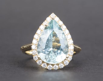 6,48 ct Statement-Galaxie-Aquamarin mit Moissanit-Halo-Verlobungsring aus 9-karätigem Gelbgold, glitzernd, einzigartiger Einschluss, Geschenk zum März-Geburtsstein, R6360