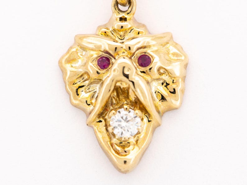 Pingente de Grifo de Inspiração Vintage em Ouro Maciço 9K com Olhos de Rubi e Boca de Moissanita - Amuleto Animal, Dragão, Presente Único para Ela, Gárgula Dragão M4009 imagem 1