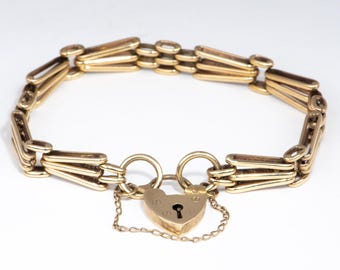9K Gold Vintage Gate Link Bracelet with Padlock Heart Clasp 7" Has Safety Link Heavy 15g+ Assayed 375 V1067