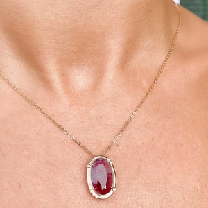 Pingente rústico de rubi natural de 4,54 ct com detalhes em diamante, lapidação rosa, inclusão interessante, joia conversível para usar de várias maneiras R4387 imagem 3
