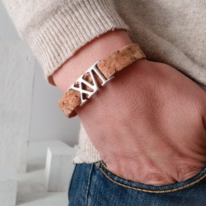 Cadeau Sweet 16 Bracelets en liège Idées de Quinceanera Breloques latines Cadeaux 16e anniversaire Bijoux uniques Bracelets 16e anniversaire pour lui pour elle