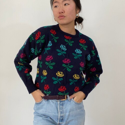 80s floral wool sweater / vintage shops navy blue wool arts and crafts rosebud floral rose Princess Di intarsia crewneck sweater | M