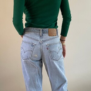 Jupe en jean brut déchiré bande latérale 5 poches braguette zippée