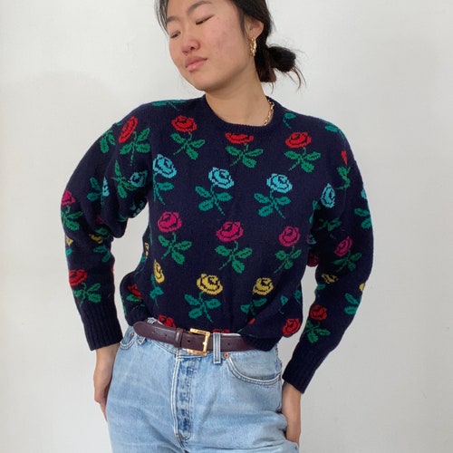 80s floral wool sweater / vintage shops navy blue wool arts and crafts rosebud floral rose Princess Di intarsia crewneck sweater | M