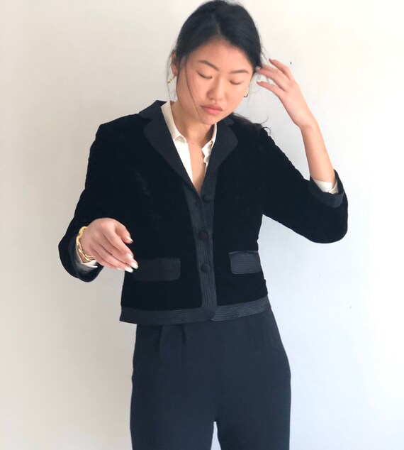 90s velvet cropped blazer / vintage black velvet q