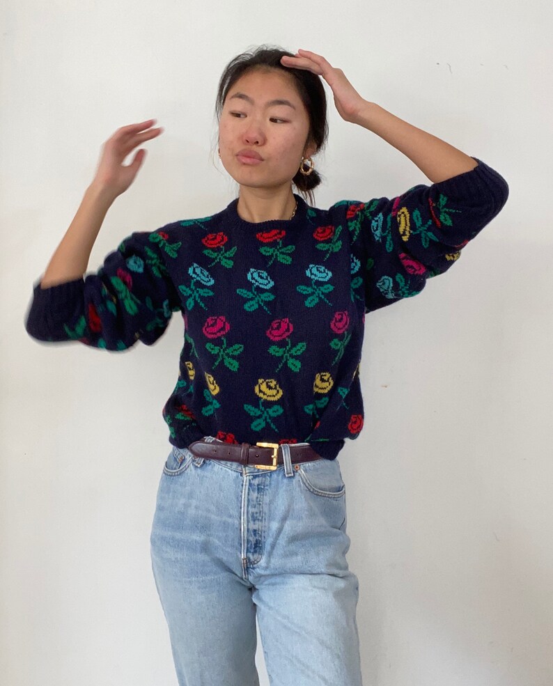 80s floral wool sweater / vintage shops navy blue wool arts and crafts rosebud floral rose Princess Di intarsia crewneck sweater | M