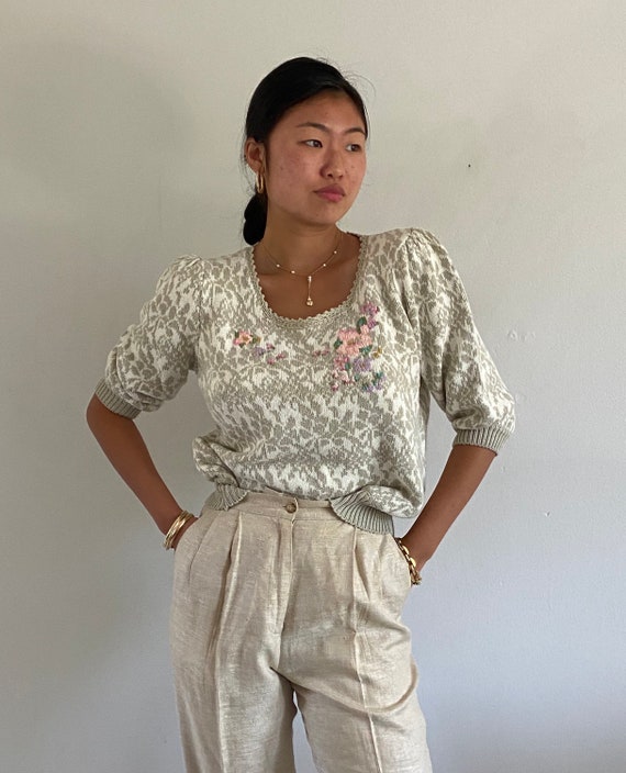 80s hand knit puffed sleeve floral sweater / vinta