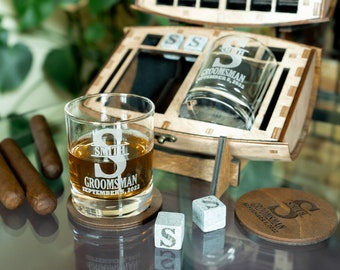 Spersonalizowany zestaw szklanek i kamieni do whisky: prezent dla drużbów w pudełku w kształcie beczki whisky