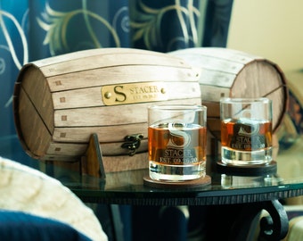 Spersonalizowany zestaw szklanek do whisky: grawerowana beczka, podstawka i kamienie