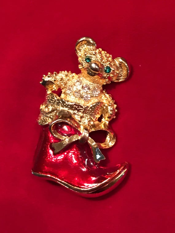 Vintage Christmas bear brooch signed Avante