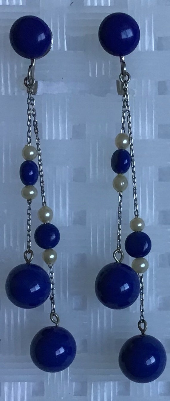 Vintage screw back dangle, lapis and pearl earring