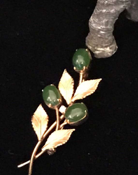 Van Dell, 14 K GF jade floral brooch