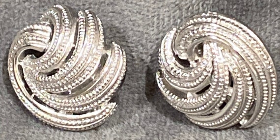 Crown Trifari silver clip earrings - image 1