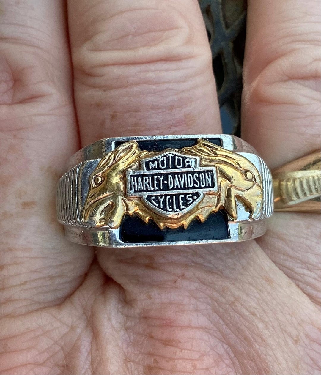 新着【Harley Davidson】サイズ豊富 Blackout Onyx Signet Ring Blackout Onyx Signet Ring | Harley-Davidson USA