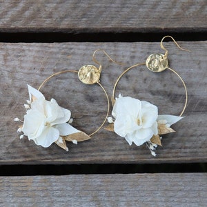 Boucles d'oreilles GWENAELLE esprit bohème chic en fleurs naturelles séchées et stabilisées blanc et doré, boucles d'oreilles mariage bohème image 6