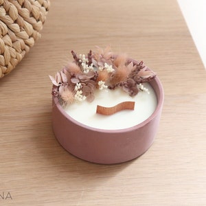 Scented candle LITCHI with dried and preserved blush pink flowers, eco-responsible handcrafted gift, dusty pink wedding table centerpiece