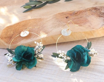 Hoop earrings JILL made with natural dried flowers and preserved hydrangea in emerald green color, artisanal creator jewelry gift