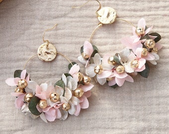 Earrings CALI pastel pink and gold dried and preserved flower for boho chic wedding, original preserved hydrangea jewelry for bride