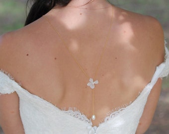 Collier de dos LEA doré ou argenté pour robe de cérémonie, collier de dos mariage, fleur naturelle préservée, bijou de dos élégant et chic