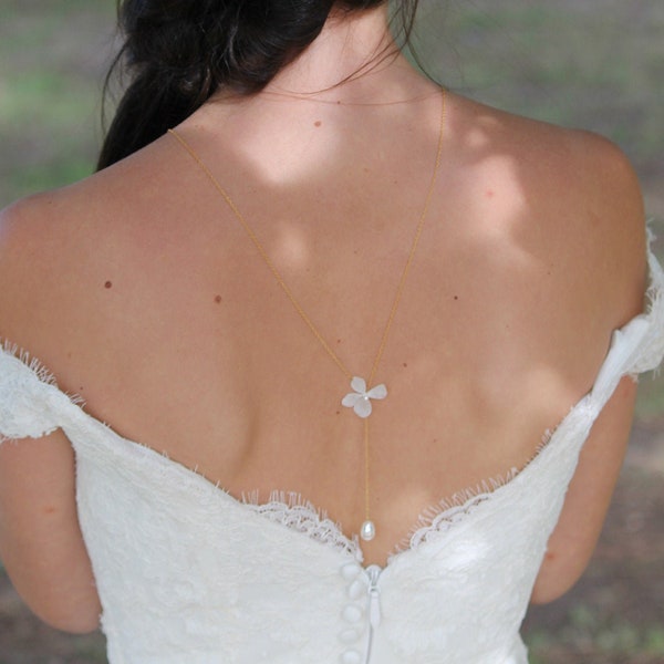 Collier de dos LEA doré ou argenté pour robe de cérémonie, collier de dos mariage, fleur naturelle préservée, bijou de dos élégant et chic