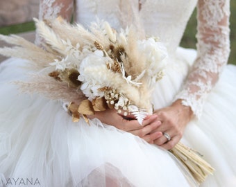 Bouquet VERSAILLES avec pampa hortensia stabilisé blanc et chardon doré pour mariage bohème chic ou décoration en fleur séchée et stabilisée