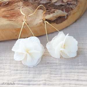 Drop-shaped EVE earrings with natural white preserved hydrangea, wedding gold jewelry, original handcrafted gift for women