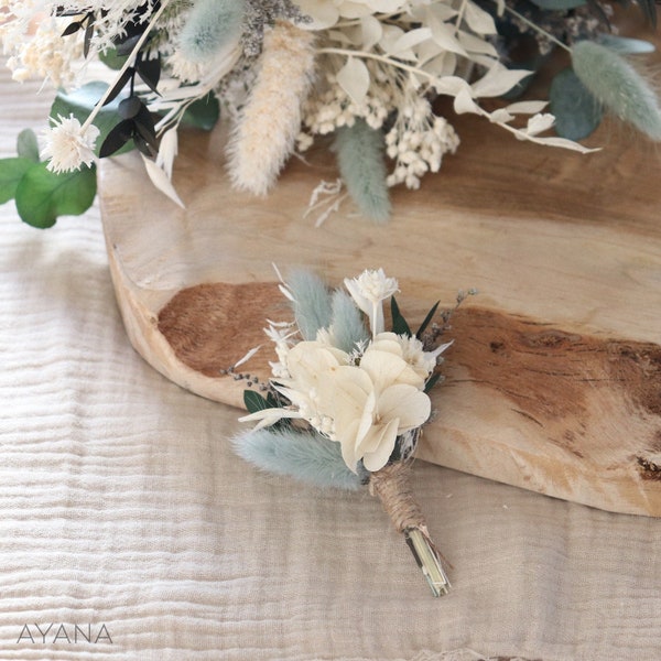 Boutonnière GOURMANDISE accessoire de marié fleur naturelle séchée et stabilisée ivoire et vert amande mariage en Provence
