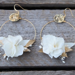 Boucles d'oreilles GWENAELLE esprit bohème chic en fleurs naturelles séchées et stabilisées blanc et doré, boucles d'oreilles mariage bohème image 9