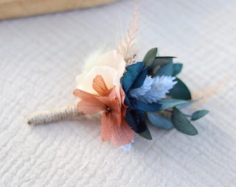 SUBTILITE Boutonniere, Dried & Preserved Flowers, Blue Terracotta, Boho Wedding Groom Accessory