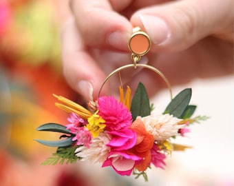 BAYA Earrings – 3 cm Gold Hoops with Dried and Preserved Flowers for Wedding, Boho and Special Occasions, Fuchsia, Orange
