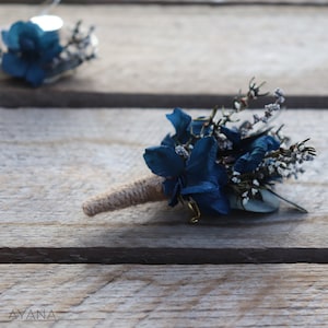 Blue buttonhole MAGIE with dried and preserved flower for summer wedding, Blue preserved hydrangea brooch for groom Witness gift for men