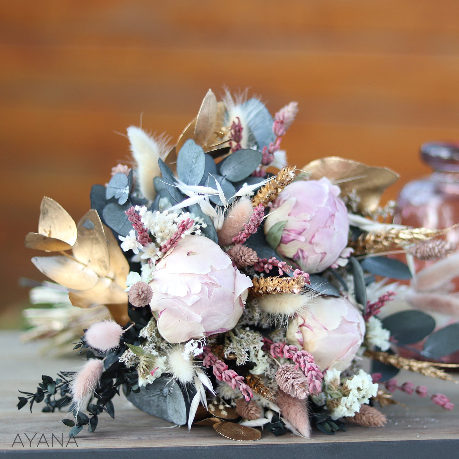 Bouquet CHAMBORD pivoines et eucalyptus teinte rose blush et doré ...