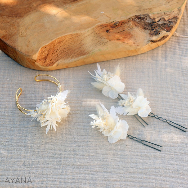 Viele Haarnadeln von OLWEN, getrocknete und stabilisierte weiße Blumen, Boho-Chic-Hochzeit, getrocknete Blume auf Haarnadel für Hochzeit, Taufe oder Kommunion 3 pics + 1 bracelet