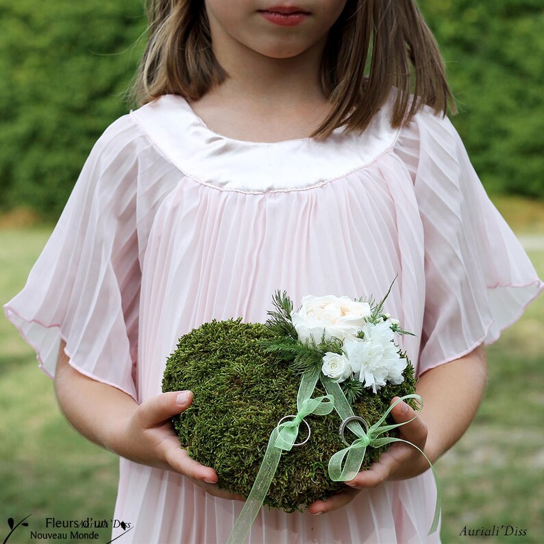 Wedding ring holder Fleurs des bois,preserved flower wedding accessoiry rustic wedding rings bearer heart-shaped wedding rings holder