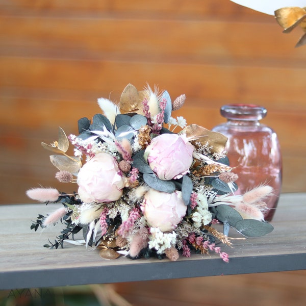 Bouquet CHAMBORD pivoines et eucalyptus teinte rose blush et doré, arrangement fleur sché décoration mariage bohème chic teinte pastel et or