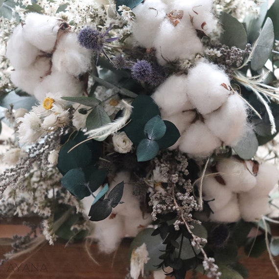 Dried Flower Bouquet SAINT BRIEUC White Eternal Roses Pampas and Blue  Thistle, Bouquet Lasting Flowers for Boho Wedding and Home Déco Home 