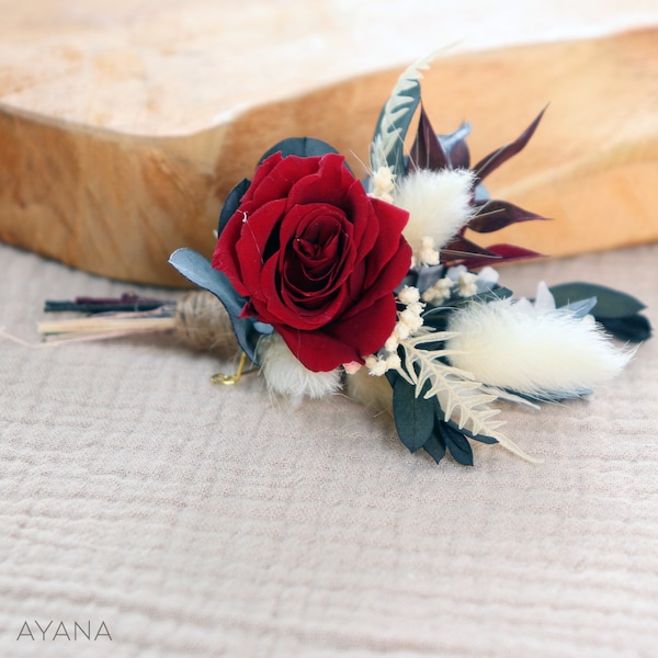 Boutonnière NOCTAMBULE accessoire bohème chic pampa et rose stabilisée bordeaux,  accessoire de marié rose éternelle rouge et fleur de pampa