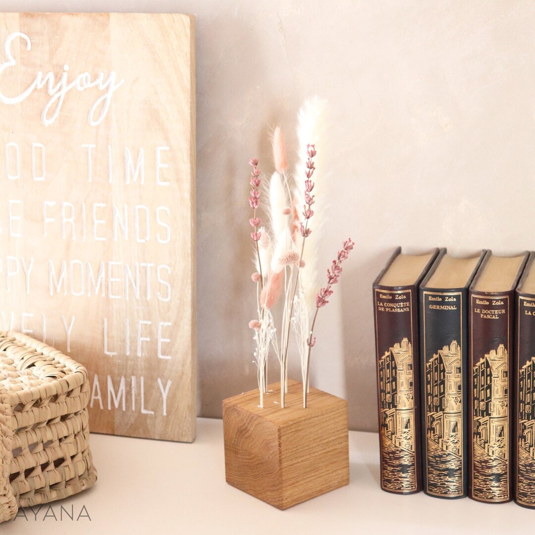 Environmentally Responsible Crafts Reference: Noble Wooden Cube Camargue Decoration Dried Pampa And Pink Flowers