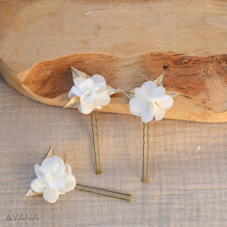 Set of white and gold YAËLLE hairpins in dried and preserved flowers for boho chic wedding hairstyle, bridal hairstyle comb image 2