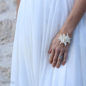 Bracelet OLWEN fleurs séchées et stabilisées blanches accessoire bohème pour mariée demoiselle d'honneur, Cadeau original demande témoin image 3