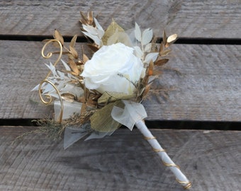 Ring-holder CELESTE, boho chic preserved flower accessory, white and gold wedding ring holder