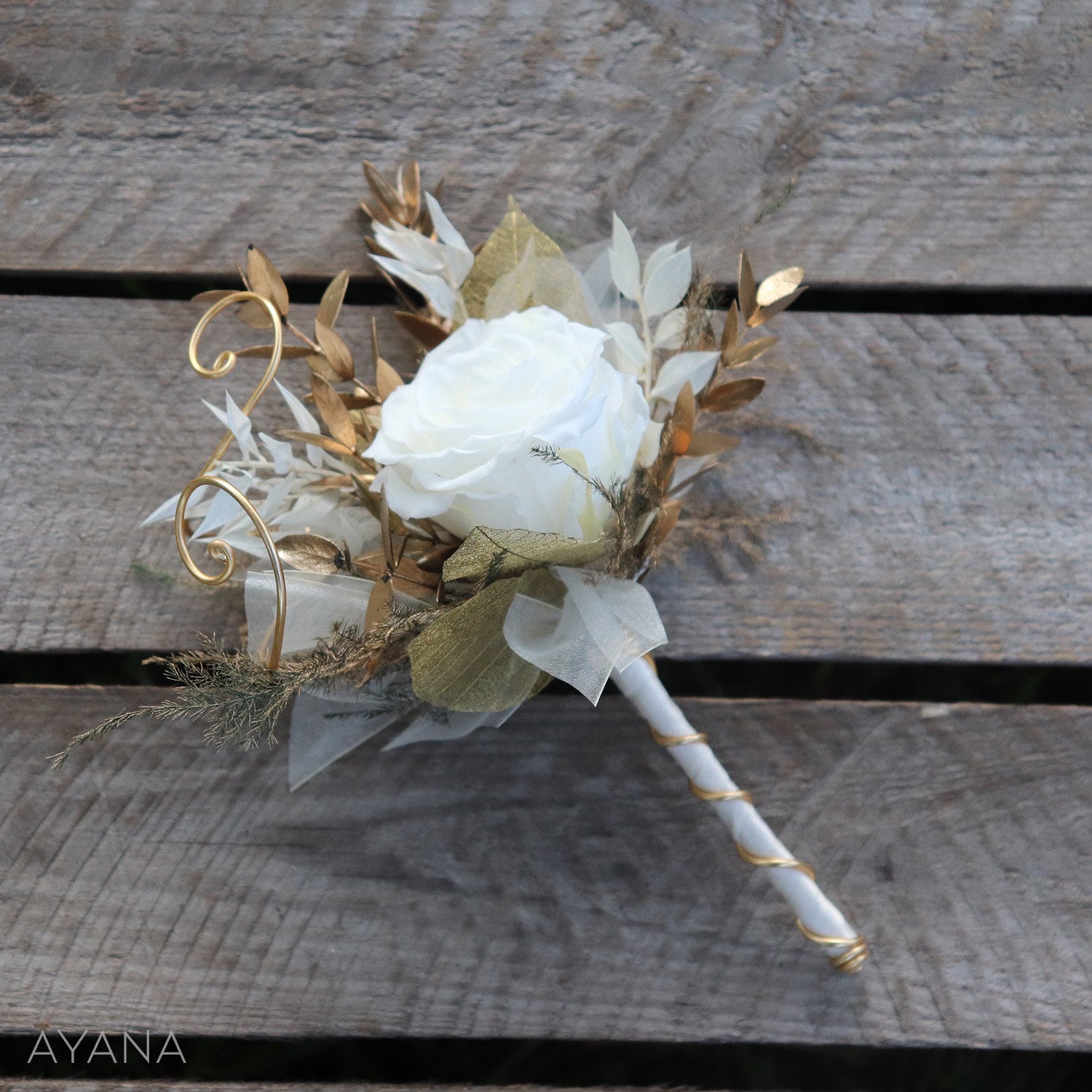 Porta anillos de boda con ramo CELESTE, porta anillos de flores  estabilizadas estilo bohemio chic, porta anillos de boda blanco y dorado -  Etsy México, image size:1500x1500