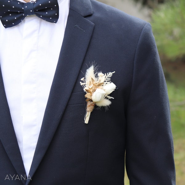 Boutonnière CHIC broche costume de marié fleurs séchées et stabilisées blanc et doré mariage bohème chic, accessoire  mariage rose éternelle