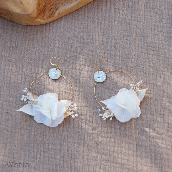 Boucles d'oreilles GWENAELLE esprit bohème chic en fleurs naturelles séchées et stabilisées blanc et doré, boucles d'oreilles mariage bohème