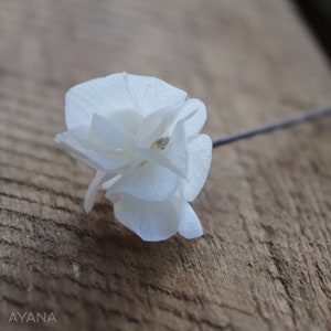 Fleuron d'hortensia stabilisé à piquer dans les cheveux, pic fleuri pour tresse ou chignon, accessoire de coiffure fleur naturelle préservée image 3